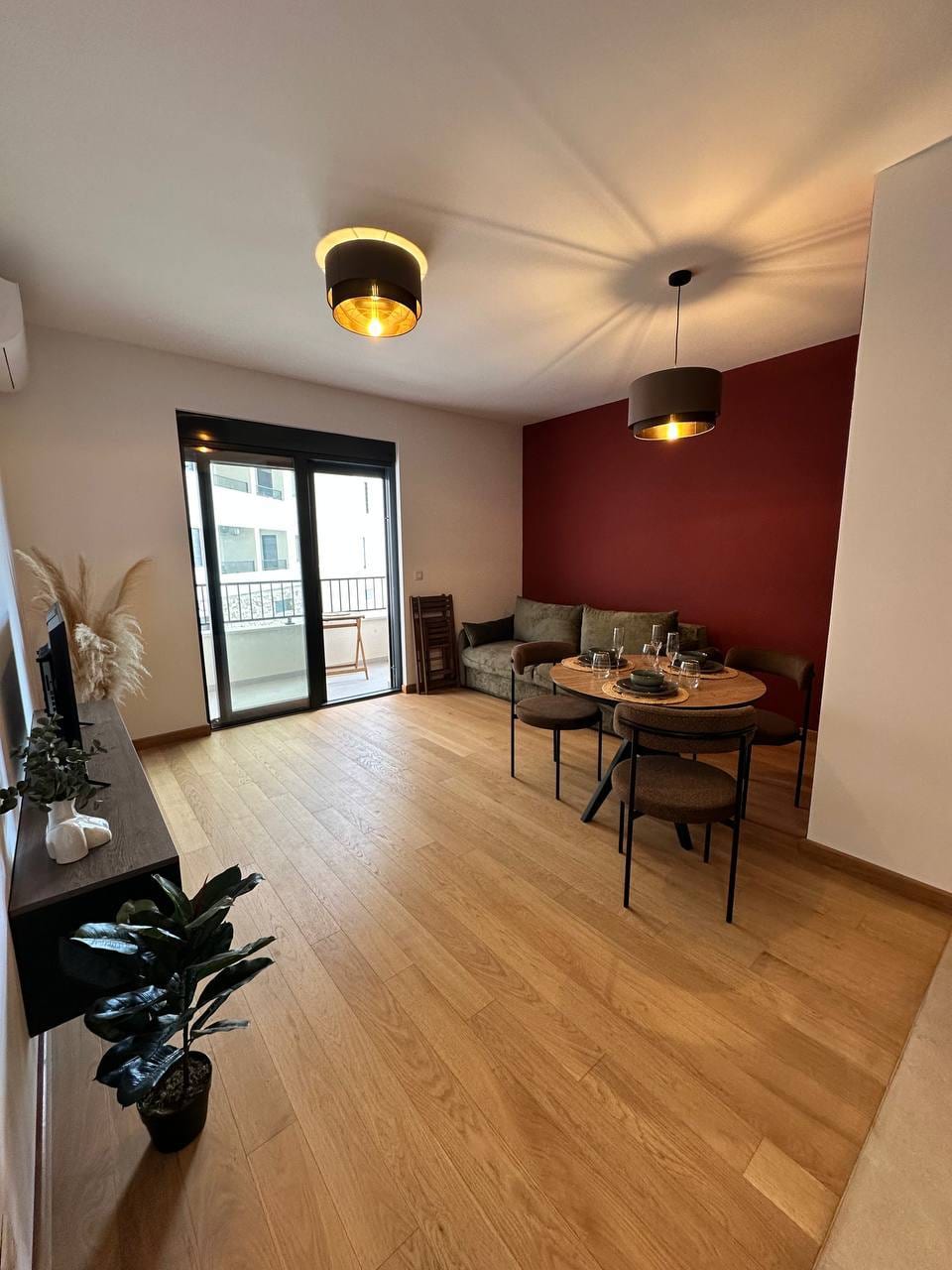 Selling a one-bedroom apartment in a new building in Becici, Ivanovichi district.