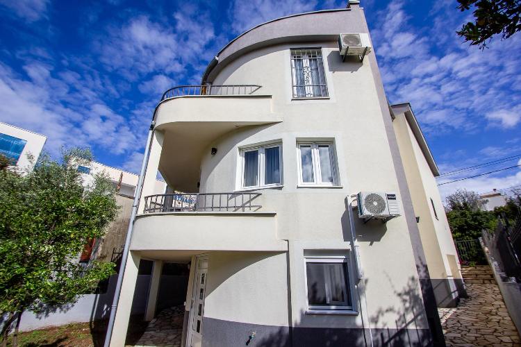 House For Rent, Utjeha