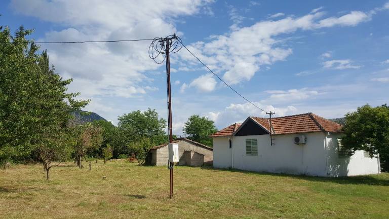 Prodajem Građevinsko Zemljište, Polje