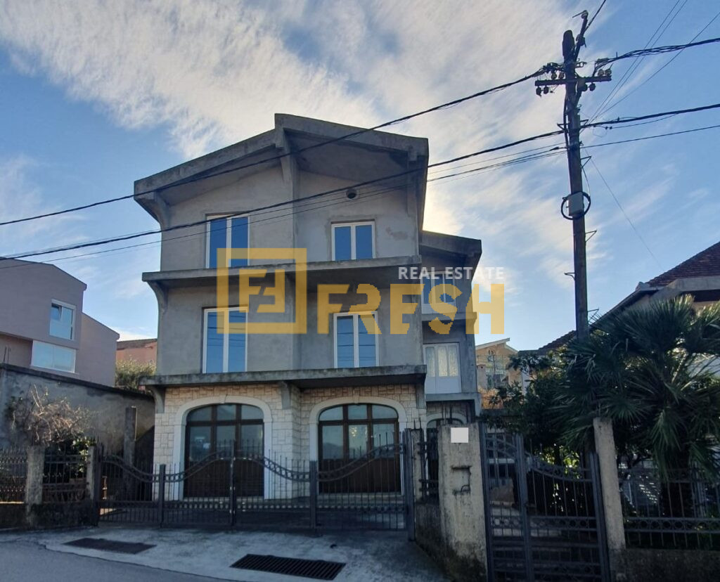 Kuća, 340m2, Bar, Prodaja