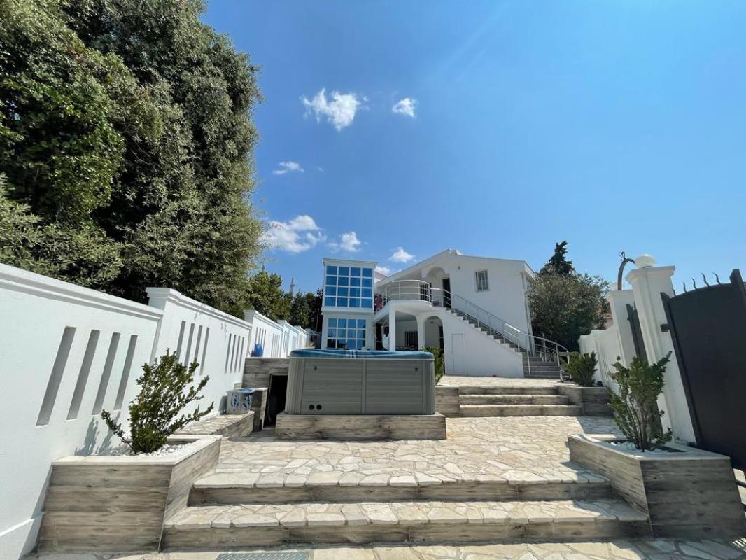 House in Dobra Voda, 250 m²