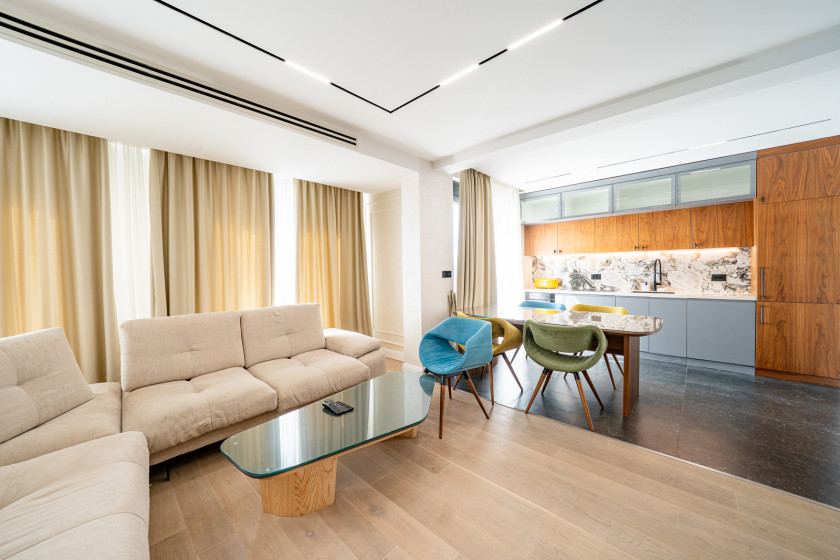 Trosoban stan u centru Tivta 400 m od Porto-Montenegro