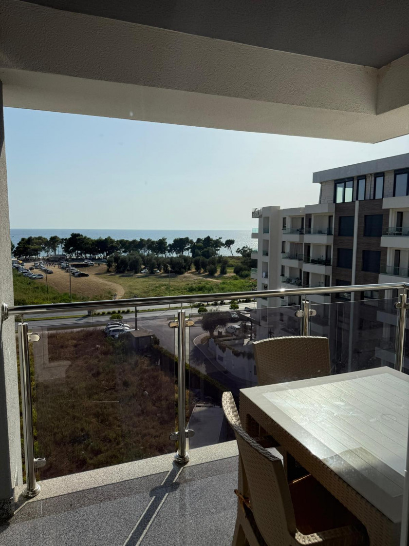 Iznajmljujem Stan-Apartman, Bar