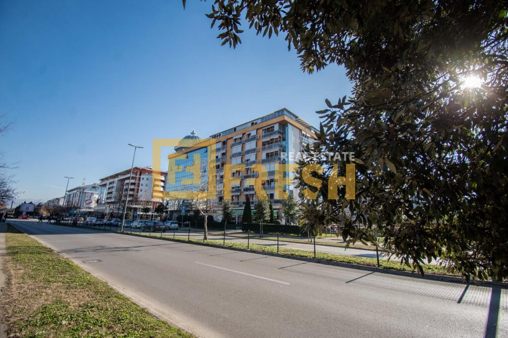 Poslovni prostor, 360m2, Preko Morače, Izdavanje