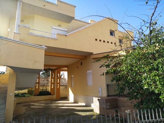 House For Sale, Utjeha