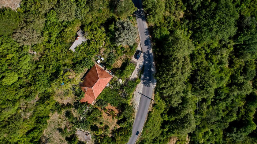 Land For Sale, Kavač