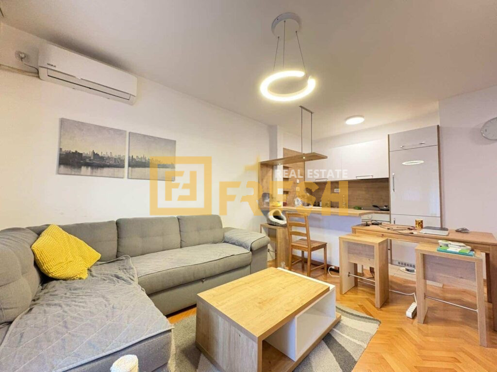 Jednosoban namješten stan, 40m2, Preko Morače, Prodaja