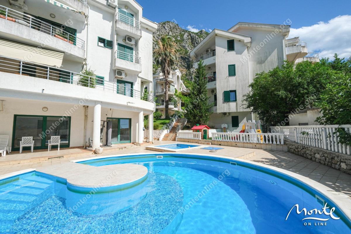 Udoban trosoban dupleks sa pogledom na more, Risan