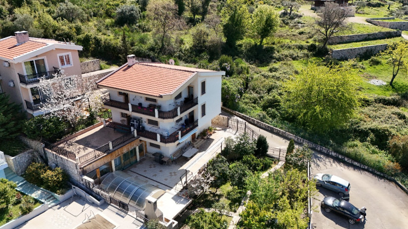 Prodajem Kuću, Čeluga