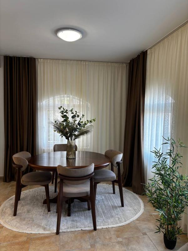 House in Ratac, 300 m²