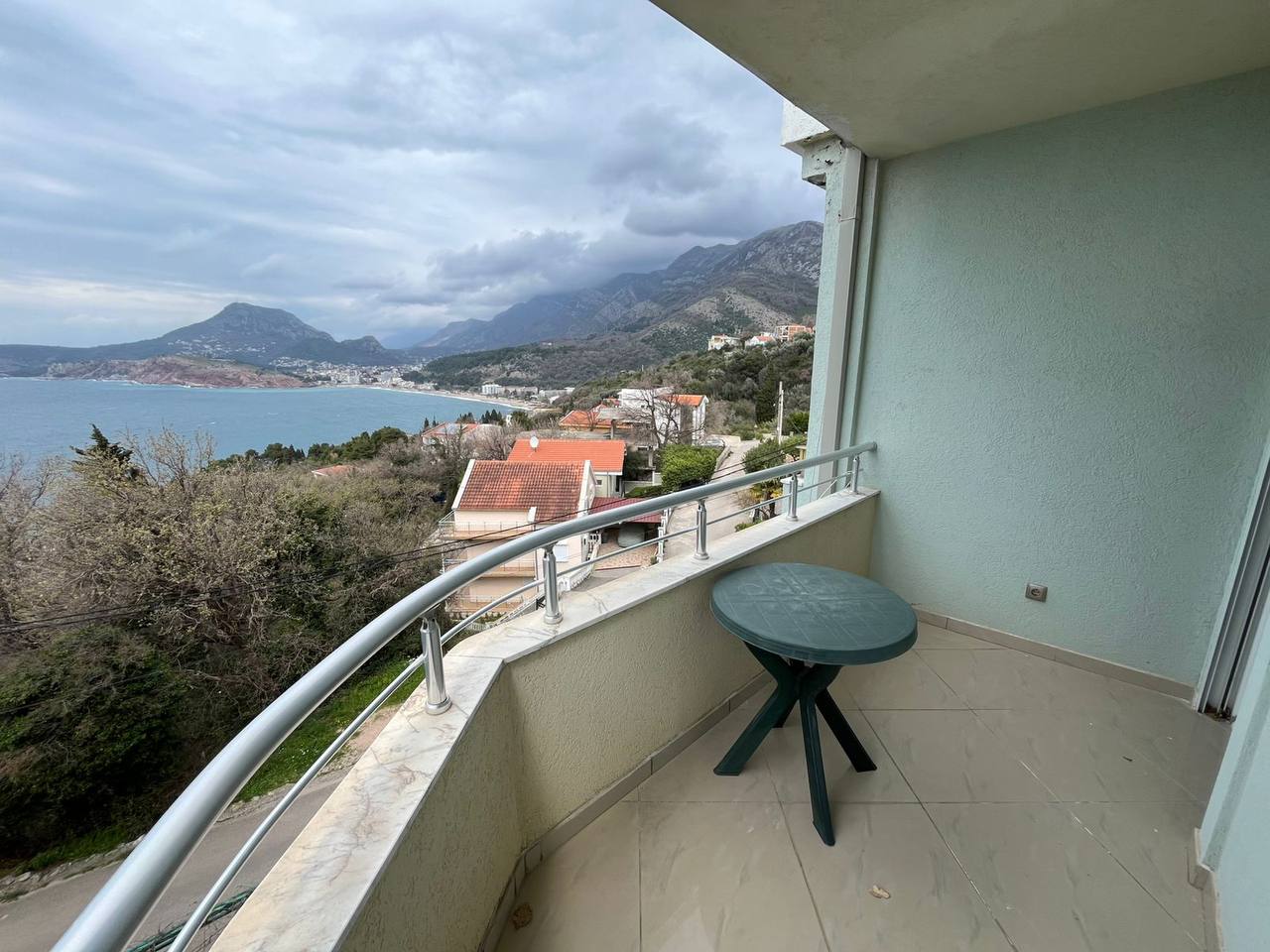 Iznajmljujem Stan-Apartman, Ratac