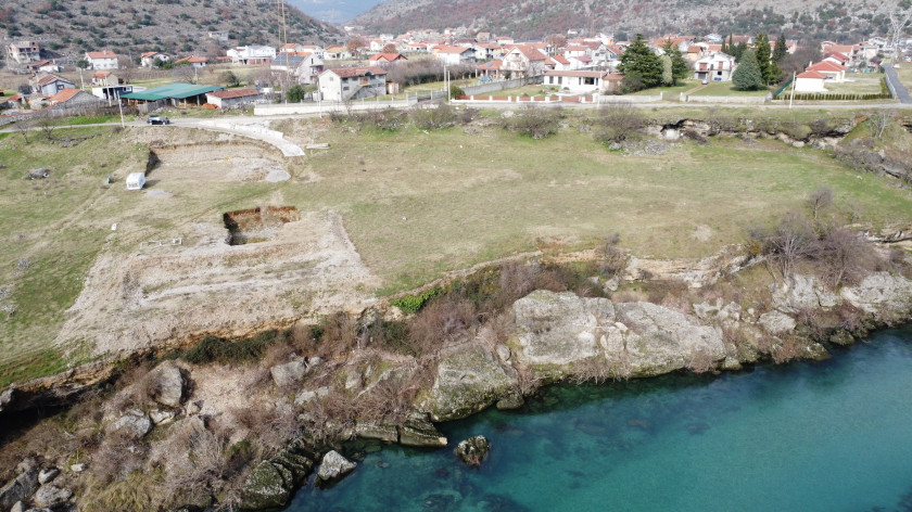 Land For Sale, Obala Morače