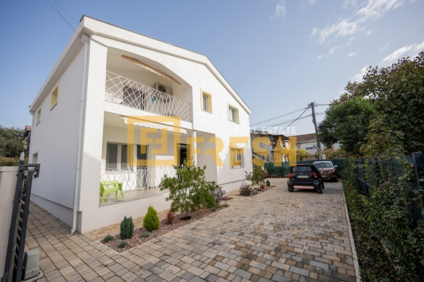 Prodajem Kuću, Blok 9