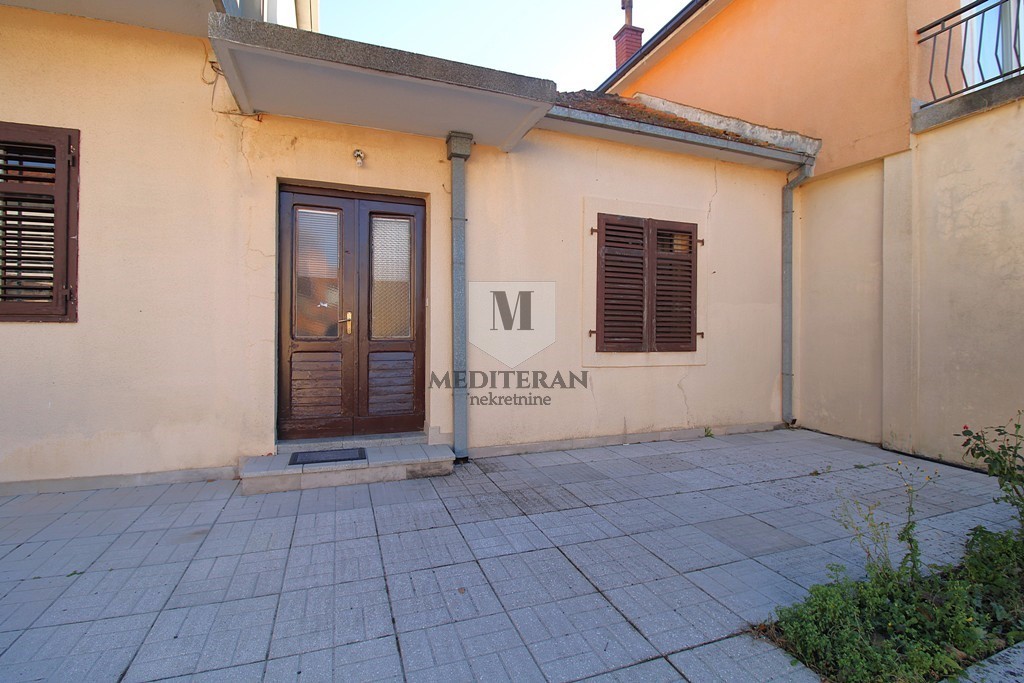 Prodajem Kuću, Zelenika