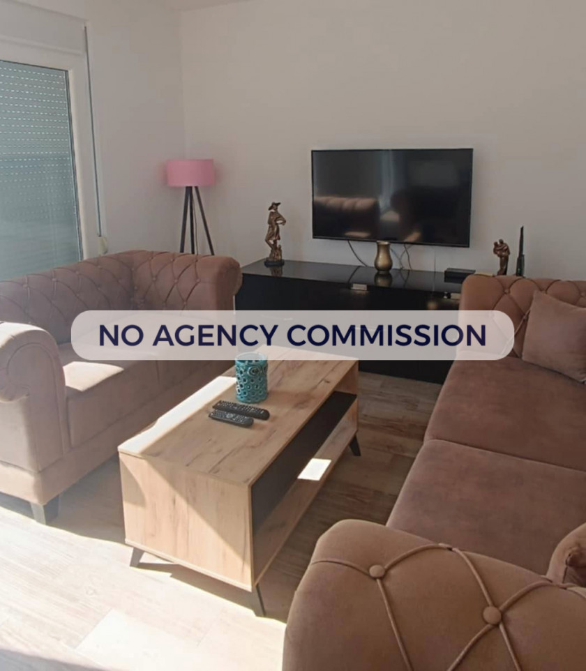 Prostran trosoban stan sa pogledom na more – Kavač