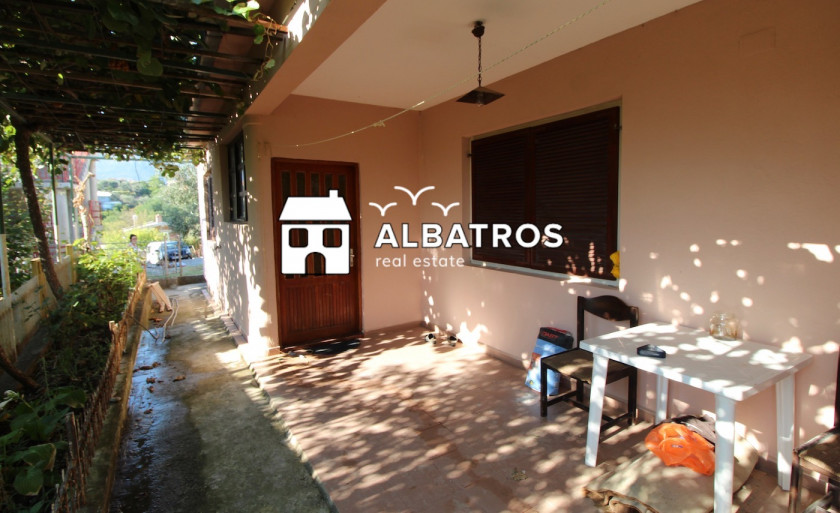 House For Sale, Bjeliši