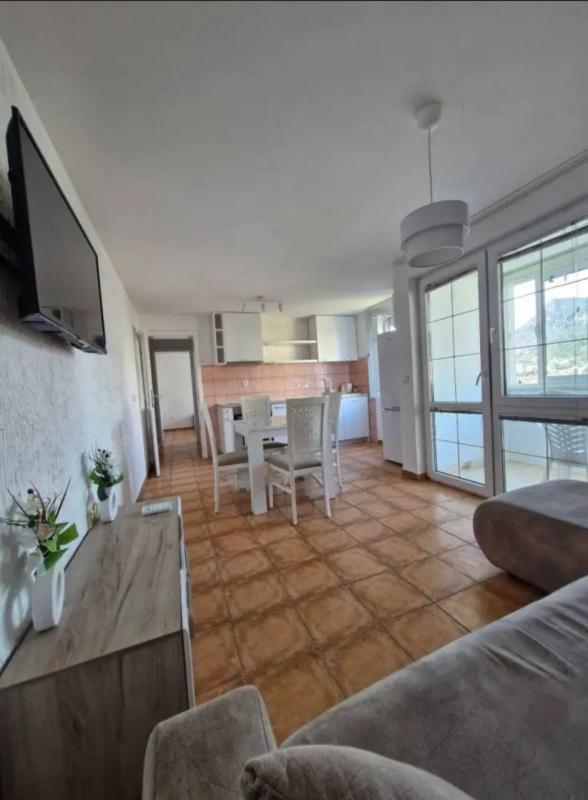 Apartment in Sutomore, 76 m²