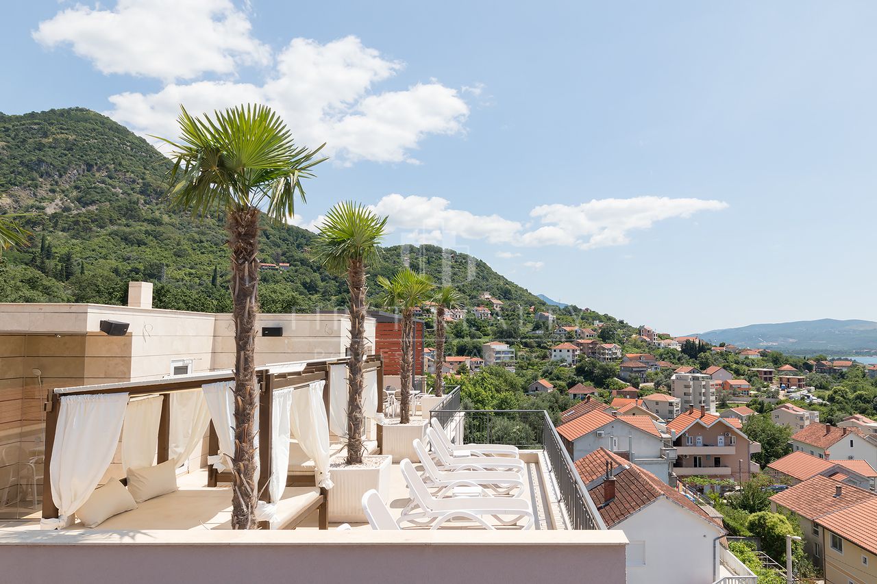 Apartment in a complex with a panoramic rooftop pool