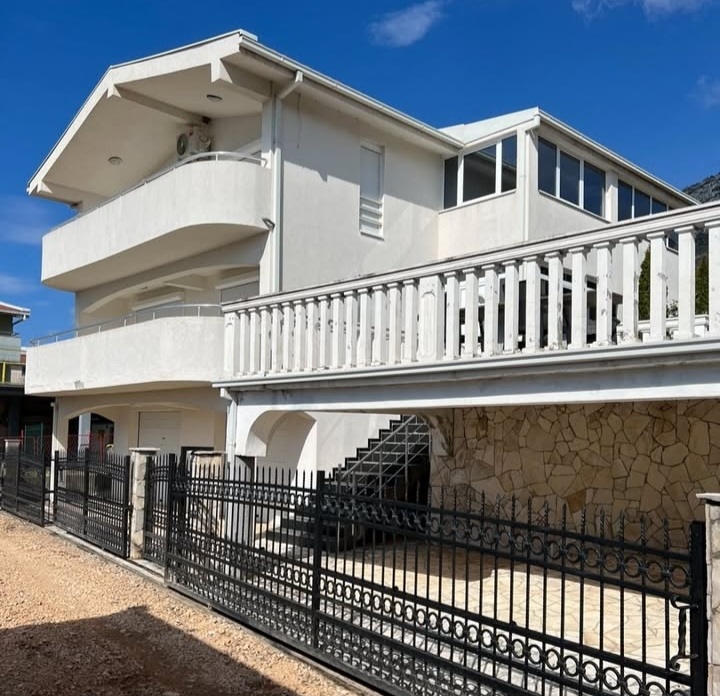 Iznajmljujem Kuću, Šušanj