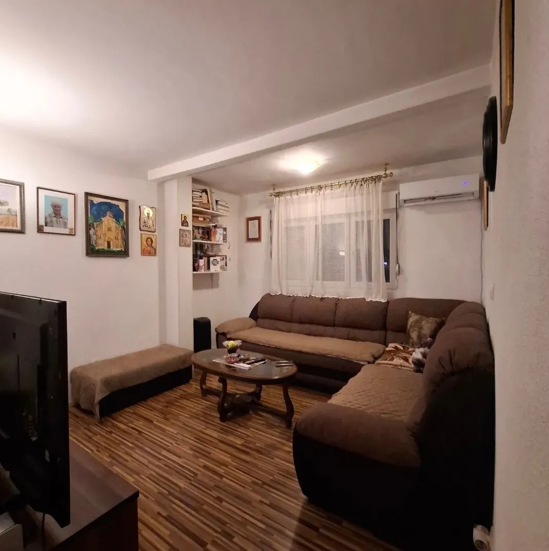 Iznajmljujem Stan-Apartman, Pejton