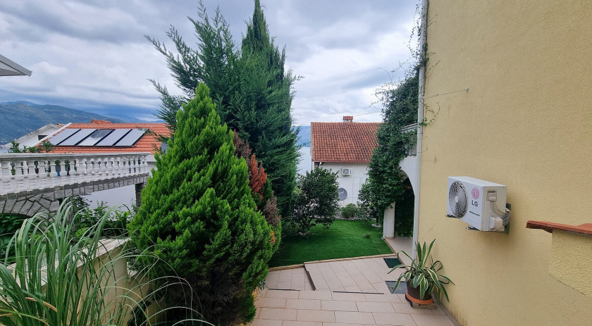 Three-storey house with panoramic views of the Tivat Bay, Krašići