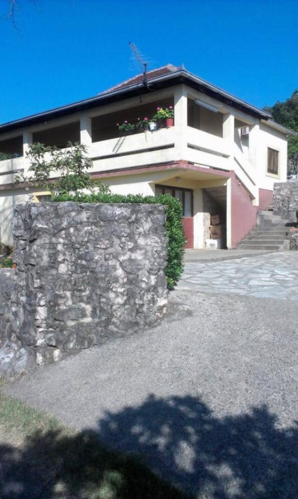 Prodajem Kuću, Novo Selo