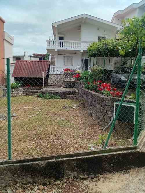 Prodajem Kuću, Dobre Vode