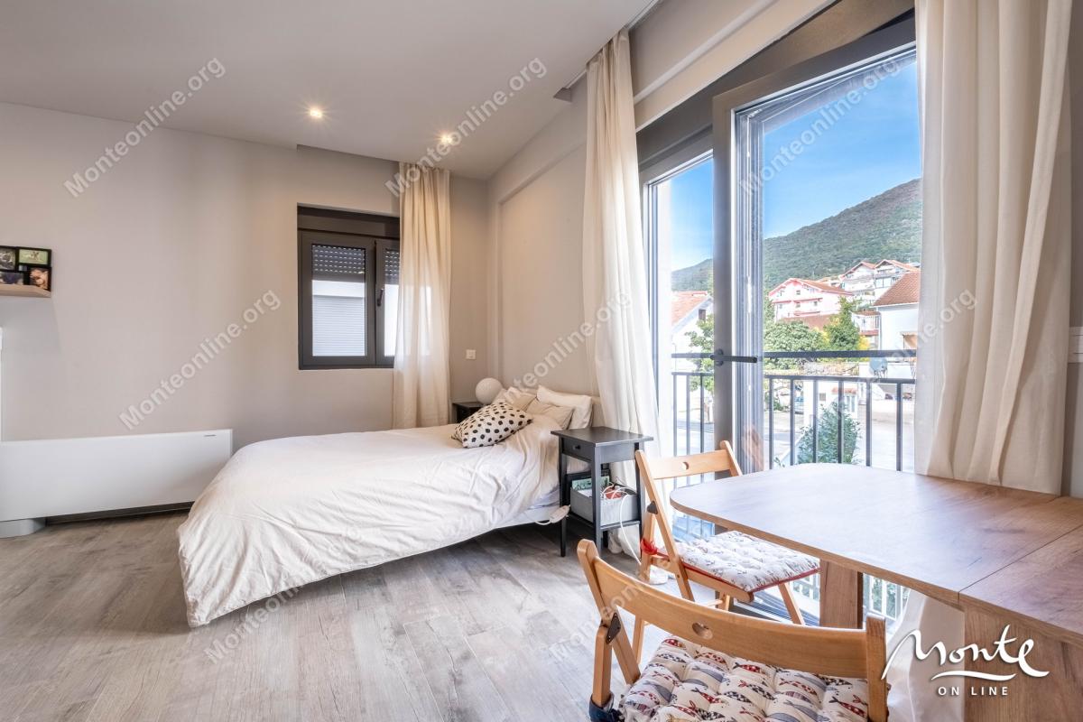 Garsonjera u novoj zgradi u samom centru Tivta — zgrada Tehnomax