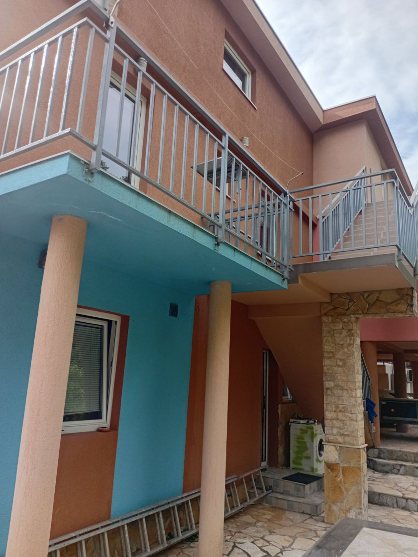 Prodajem Kuću, Čanj