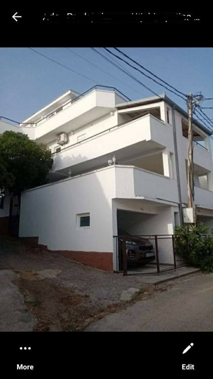 House For Sale, Utjeha