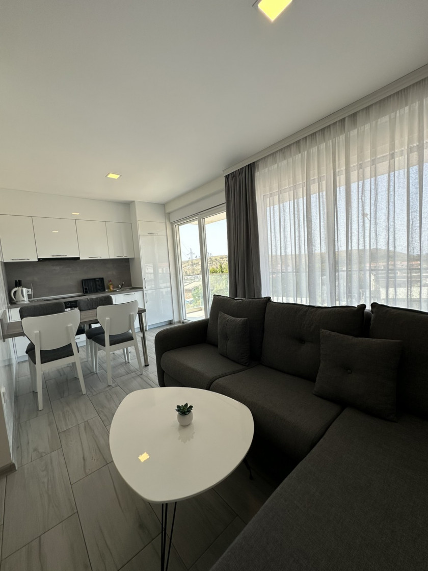 House For Sale, Sutomore