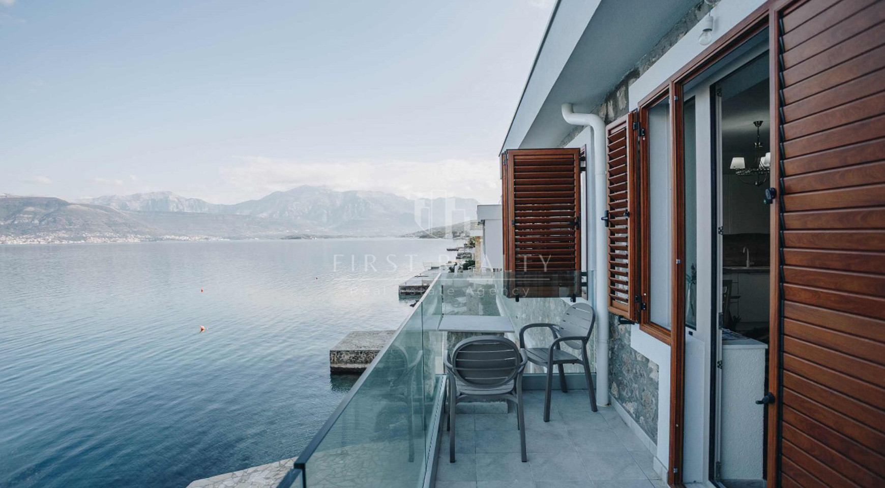 Comfortable villa on the first line