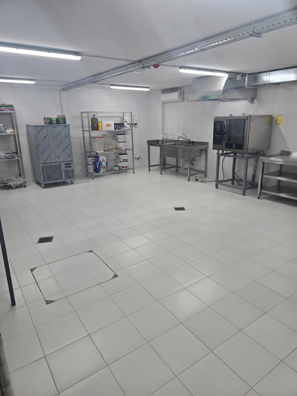 Iznajmljujem Poslovni Prostor, Budva Okolina