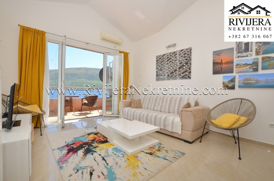 One-bedroom furnished apartment with panoramic sea view Djenovic