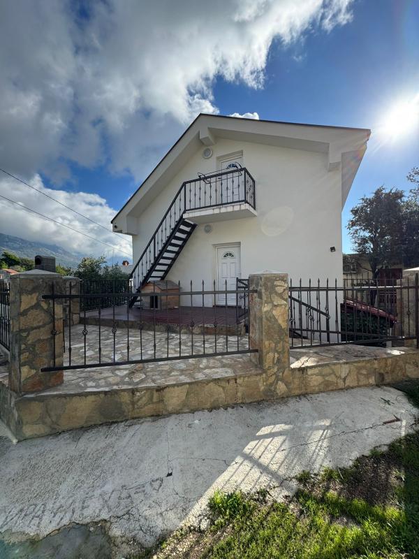 House in Zagradzhe , 76 m²