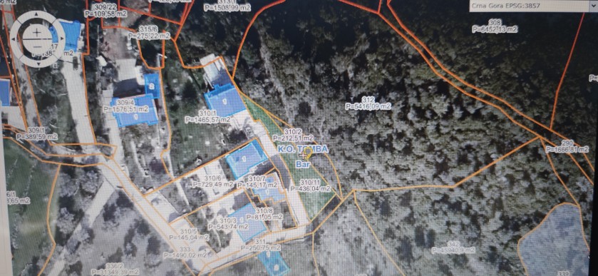 Prodajem Zemljište, Tomba