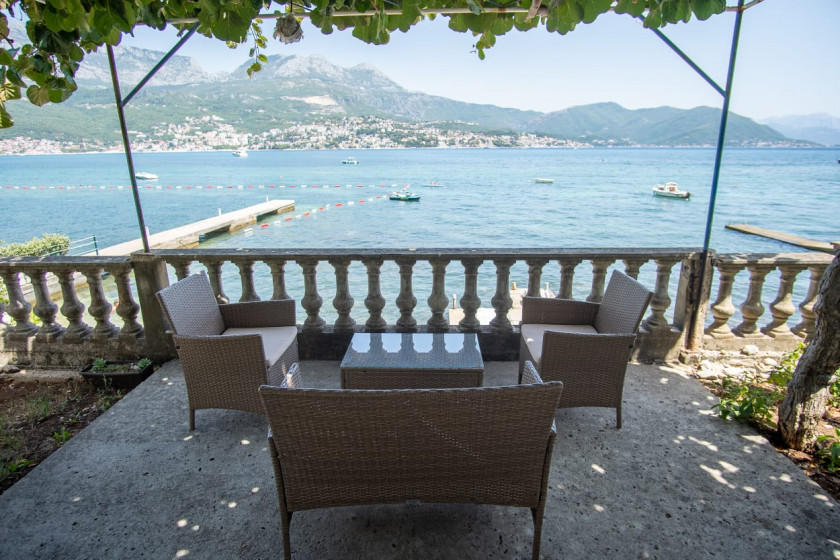 House For Sale, Sutorina