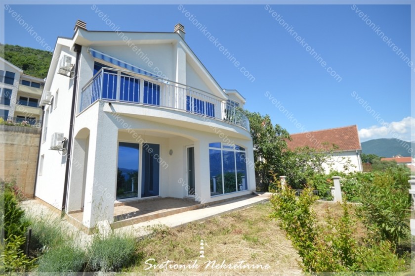 House For Sale, Bijela