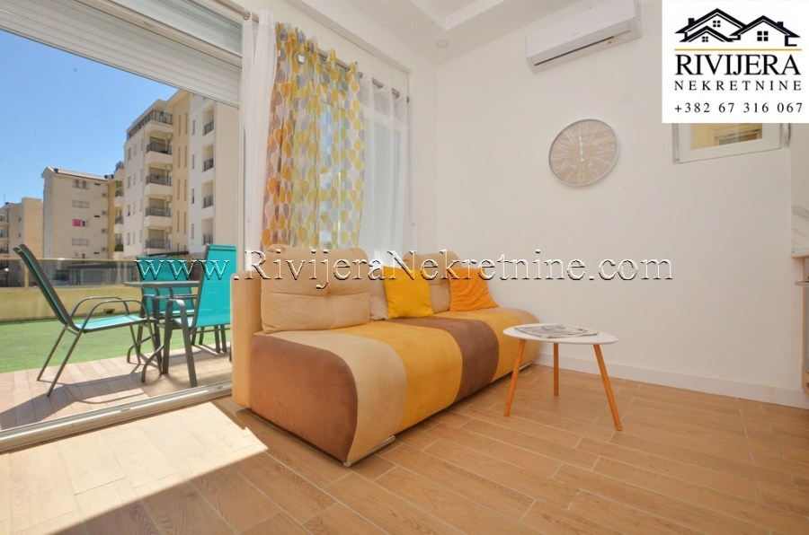 One-bedroom apartment with a nice courtyard terrace Bijela Herceg Novi