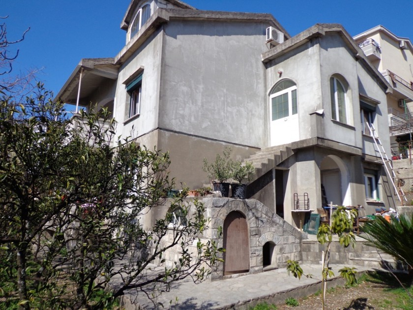 House For Sale, Topla