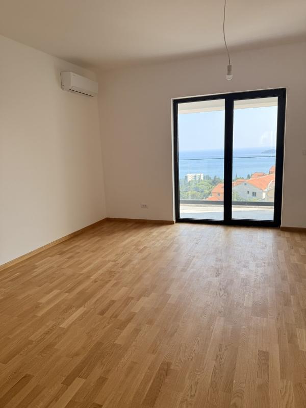 Apartment in Becici, 43 m²