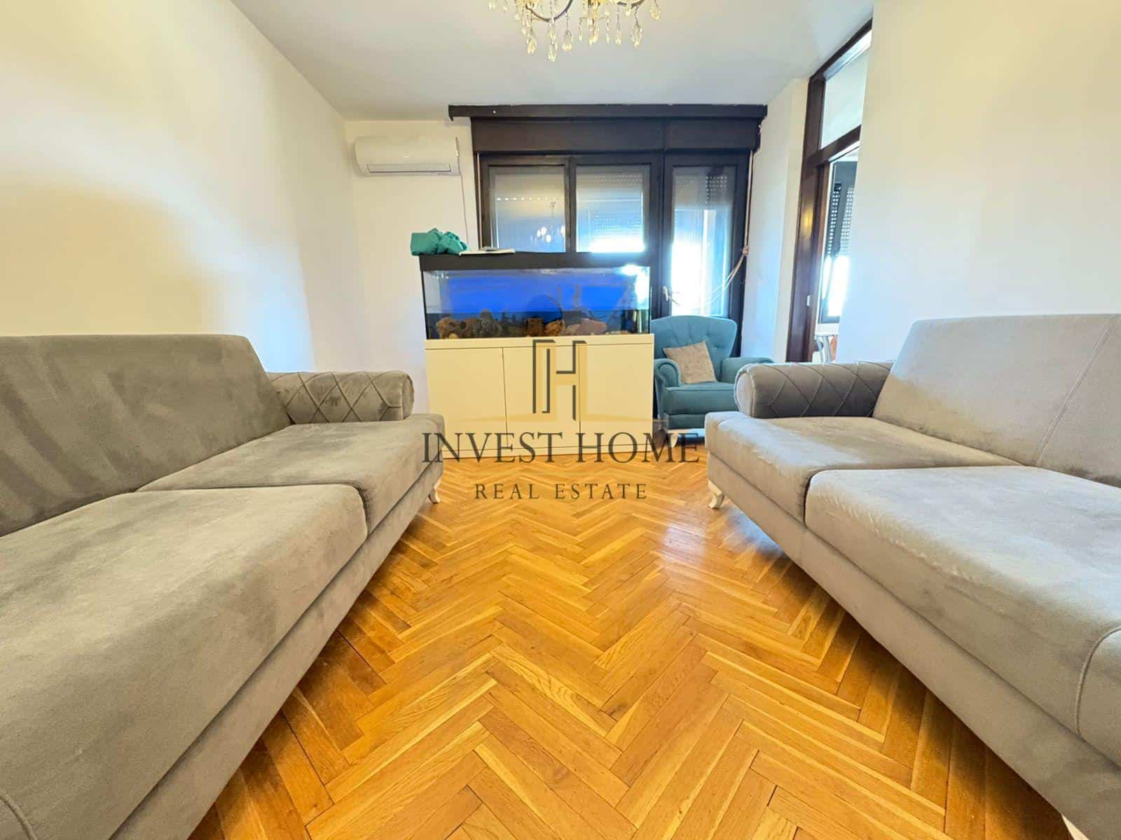 Trosoban stan, Blok 6, 80m2