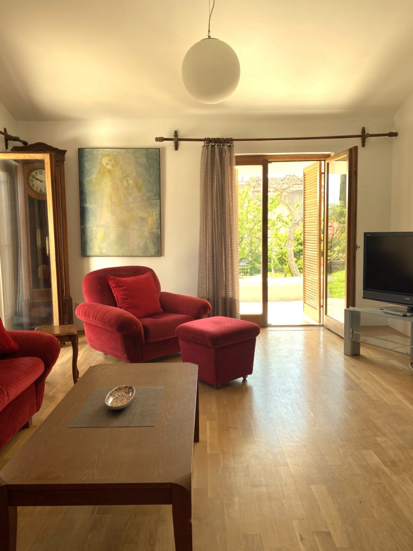 Iznajmljujem Kuću, Šušanj