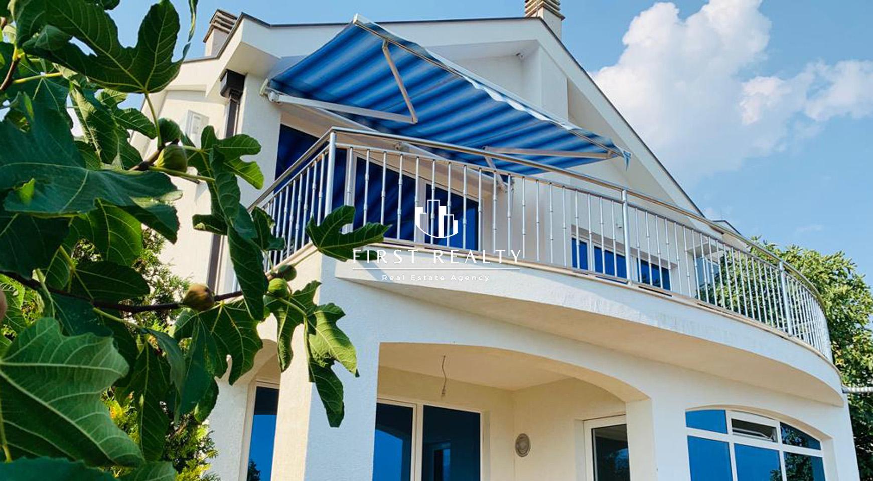 Modern house with stunning sea views in Baosici