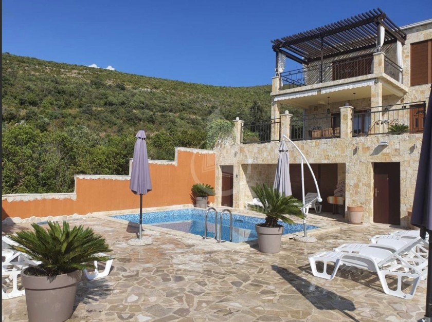 House For Sale, Žukovica