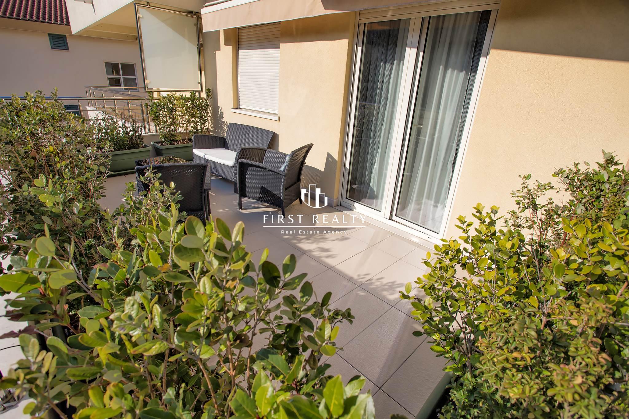 Beautiful apartment by the sea