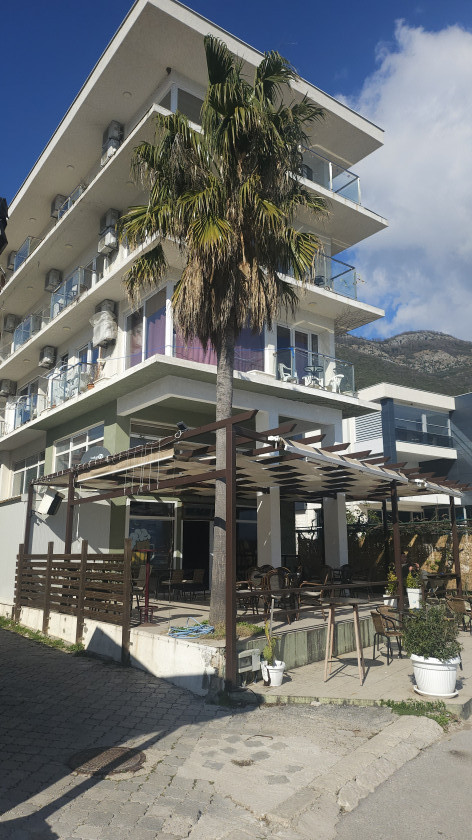 Iznajmljujem Poslovni Prostor, Đenovići