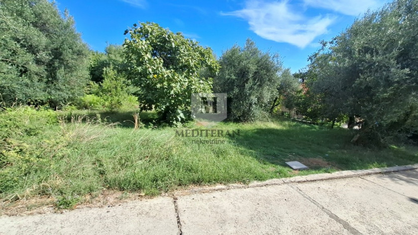 Prodajem Građevinsko Zemljište, Đenovići