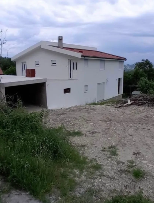House in Virpazar, 387 m²