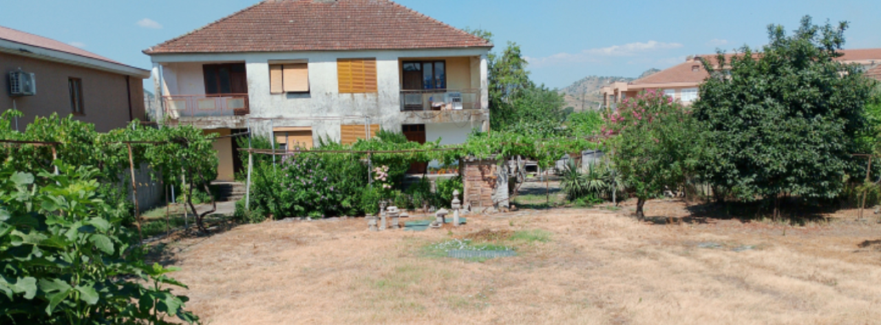 House in Golubovci, 180 m²